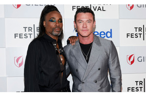 ルーク・エヴァンス＆ビリー・ポーター、トライベッカ映画祭でデュエットをサプライズ披露 画像