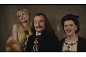 ベン・キングズレーがいざなう“ダリ・ワールド”『ウェルカム トゥ ダリ』予告編 画像