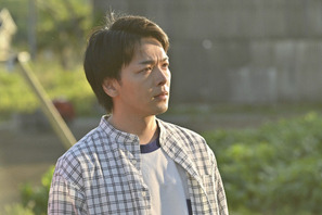 細かく散りばめられた匂わせ演出に「村人全員怪しく見える」「今後の展開に期待しかない」の声続出…「ハヤブサ消防団」1話 画像