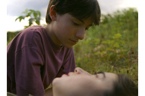 少年少女が湖畔で過ごす夏の一日『ファルコン・レイク』ロケーションの魅力たっぷりの本編映像 画像