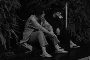 綾野剛＆柄本佑、さとうほなみ“同じ女性”に思いを馳せる…『花腐し』場面写真 画像