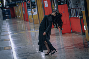 黒髪の女が頭を振り乱し…衝撃の一部始終『オクス駅お化け』特別映像 画像