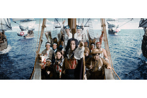 杏“桔梗”の登場で三角関係に？『翔んで埼玉』第2章場面写真 画像