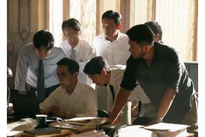 ファン・ジョンミン×ヒョンビン、膠着する人質交渉に一触即発『極限境界線』本編シーン 画像