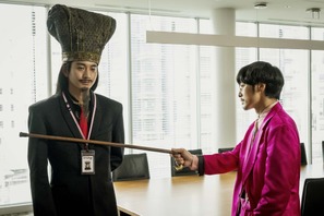 向井理“孔明”のスーツ姿に「違和感すごい」「シュールすぎて笑う」の声続出…「パリピ孔明」第5話 画像