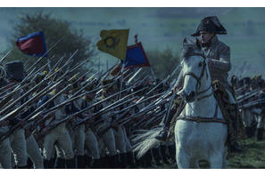 “英雄”であり“悪魔”、ホアキン・フェニックス主演『ナポレオン』語り継がれる歴史的戦い 画像