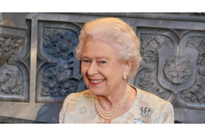 英エリザベス女王、「史上最も記憶に残るボンドガール」としてBAFTA名誉賞が贈られる 画像