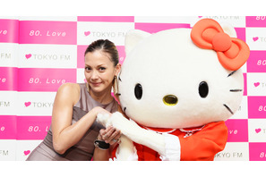 土屋アンナ、キティちゃんとコラボライヴ！「29歳になった私でも癒される」 画像