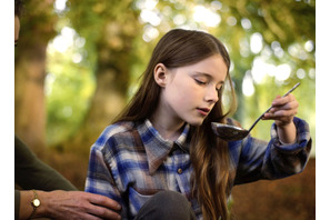 9歳の少女と親戚夫婦が過ごした愛おしい時間とらえる『コット、はじまりの夏』新場面写真 画像
