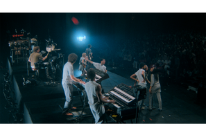 「Burning Down the House」圧巻の演奏シーン『ストップ・メイキング・センス 4Kレストア』本編映像 画像