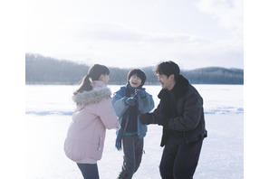 池松壮亮の“コーチ”と関わる『ぼくのお日さま』ホッケー少年＆フィギュアスケート少女が発表 画像