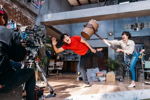 鈴木亮平「二面性が僕の一押し」『シティーハンター』森田望智との対談映像 画像