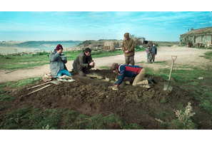 「陶酔して幸福感に包まれた」グレタ・ガーウィグ監督も絶賛『墓泥棒と失われた女神』場面写真 画像