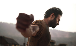 男たちが熱い死闘を繰り広げる…プラバース主演『SALAAR／サラール』場面写真 画像