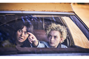 「何もかも怖い」戦慄のセクハラ・パワハラに斧を手にとる主人公…『ロイヤルホテル』予告編 画像