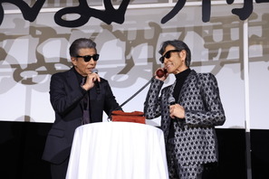 舘ひろし＆柴田恭兵「本当に感謝」「素敵な出会い」“最後”の掛け合い披露『帰ってきた あぶない刑事』 画像