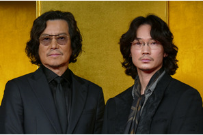 綾野剛、豊川悦司の瞳に「吸い込まれた」「地面師」完成報告会見 画像