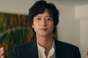 カン・ドンウォン、初主演『オオカミの誘惑』から20年…新たにファンを魅了する『憑依』場面写真 画像