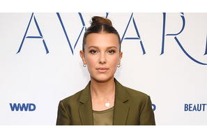 ミリー・ボビー・ブラウン、「ストレンジャー・シングス」の撮影現場からオフショットを公開 画像