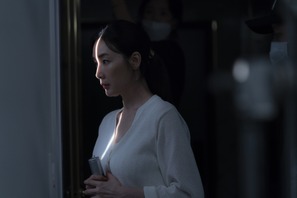 チェ・ジウが困惑の表情見せる…『ニューノーマル』本編映像 画像