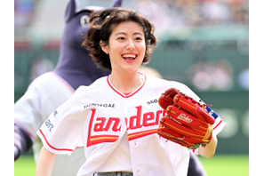 『100日の郎君様』女優ナム・ジヒョン、始球式に登場！元気いっぱいな姿に“ほっこり”【独占写真】 画像