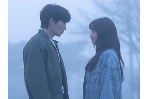 たった2話で男性主人公を殺すヒロインがいた!? Disney+配信『悪魔なカノジョは裁判官』に大反響！ 画像