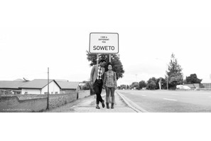 「DIESEL」×U2ボノの妻による「EDUN」、メイドインアフリカのデニムコレクションが登場 画像