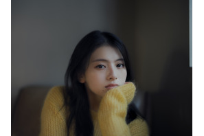 出口夏希1stカレンダー発売　先行カット公開 画像