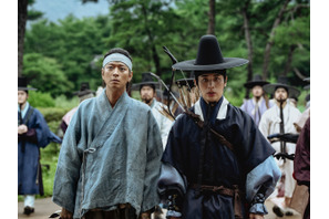 “青の剣神”カン・ドンウォンが世界に通じた！Netflix映画『戦と乱』グローバルTOP10で3位の快挙 画像