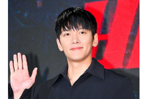 俳優チ・チャンウク、男性アイドルとともにファン・ゴッホの展示会で音声ガイドを担当！ 画像