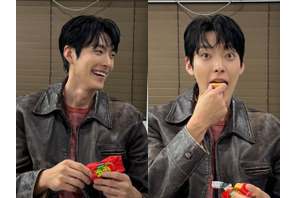 俳優キム・ウビン、無邪気な笑顔が「可愛すぎる」と話題！お菓子を頬張るギャップにやられる【PHOTO】 画像