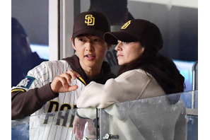 “16万超えの高級ベビーカー”で話題の俳優ソン・ジュンギ、一男一女のパパに！「お姫様が元気に産まれた」 画像