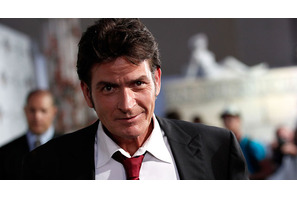 チャーリー・シーン、最新作に本名を名乗って出演することに 画像