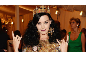 ケイティ・ペリー、ジョン・メイヤーとの破局を乗り越えるために友人と交際をスタート 画像