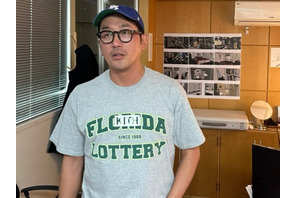 俳優ハ・ジョンウ、芸人顔負けの機知！ファンとの面白いやり取りが話題に【PHOTO】 画像