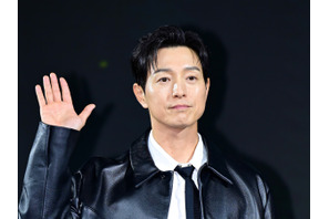 『ザ・グローリー』の“ダンディ夫”チョン・ソンイル、韓国美容ブランドのモデルに抜擢！ 画像