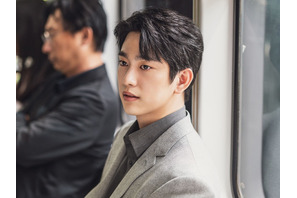 GOT7・ジニョン、“理系エリート”らしい姿に釘付け…除隊後初の新ドラマのスチールカットを公開！ 画像