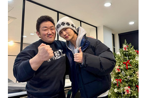 俳優ビョン・ウソクがマ・ドンソクを背負って走る!? 意外なツーショットに反響【PHOTO】 画像