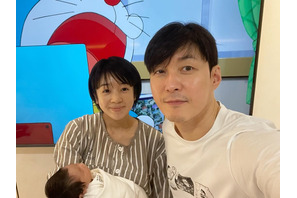 俳優シム・ヒョンタクの“18歳年下”日本人妻・サヤさん、初の“3人家族”ショットを公開！「大きく育ってます」【PHOTO】 画像