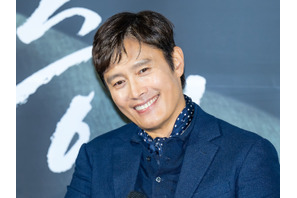 イ・ビョンホン、3度目の共演だったチョ・ウジンと今もぎこちない!?「初対面が強烈すぎたから…」 画像