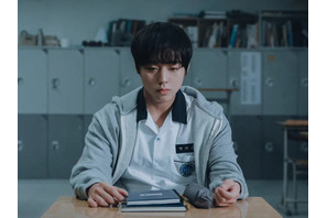 Netflixで世界を席巻する『弱いヒーロー』で見せたパク・ジフンの“人生キャラ”とは？ 画像