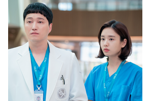 ファンを驚かせた“社内カップル結婚”の裏側、“サプライズ結婚”がたった4分で終わった理由 画像