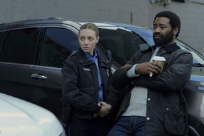 アマンダ・サイフリッド”警官”が失踪した妹を追う…「ロング・ブライト・リバー」予告編 画像
