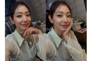 “1児のママ” パク・シネ、最新自撮りで“隙のない”美貌を披露！「やっぱり可愛い」【PHOTO】 画像