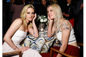 クリステン・スチュワートが6年交際の恋人ディラン・メイヤーと結婚 画像