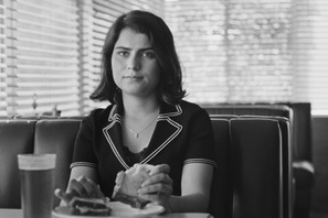 孤独な女性が新たな一歩を踏み出す姿をユーモア交えて描く『フォーチュンクッキー』予告・場面写真 画像