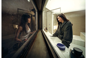 消えたはずの婚約者が鏡の向こうに…欲望と秘密が衝突する『秘顔-ひがん-』本予告 画像