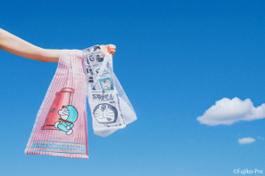 「ドラえもん」マンガのコマ刺繍されたバッグやサコッシュが登場♪「Brigitte Tanaka」コラボ 画像