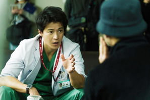 小栗旬＆松坂桃李ら熱い演技を生み出す『フロントライン』撮影の裏側 画像