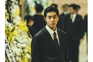 Netflix復讐ノワール『広場』スチール写真公開、ホ・ジュノ×チュ・ヨンウ親子の確執が爆発 画像